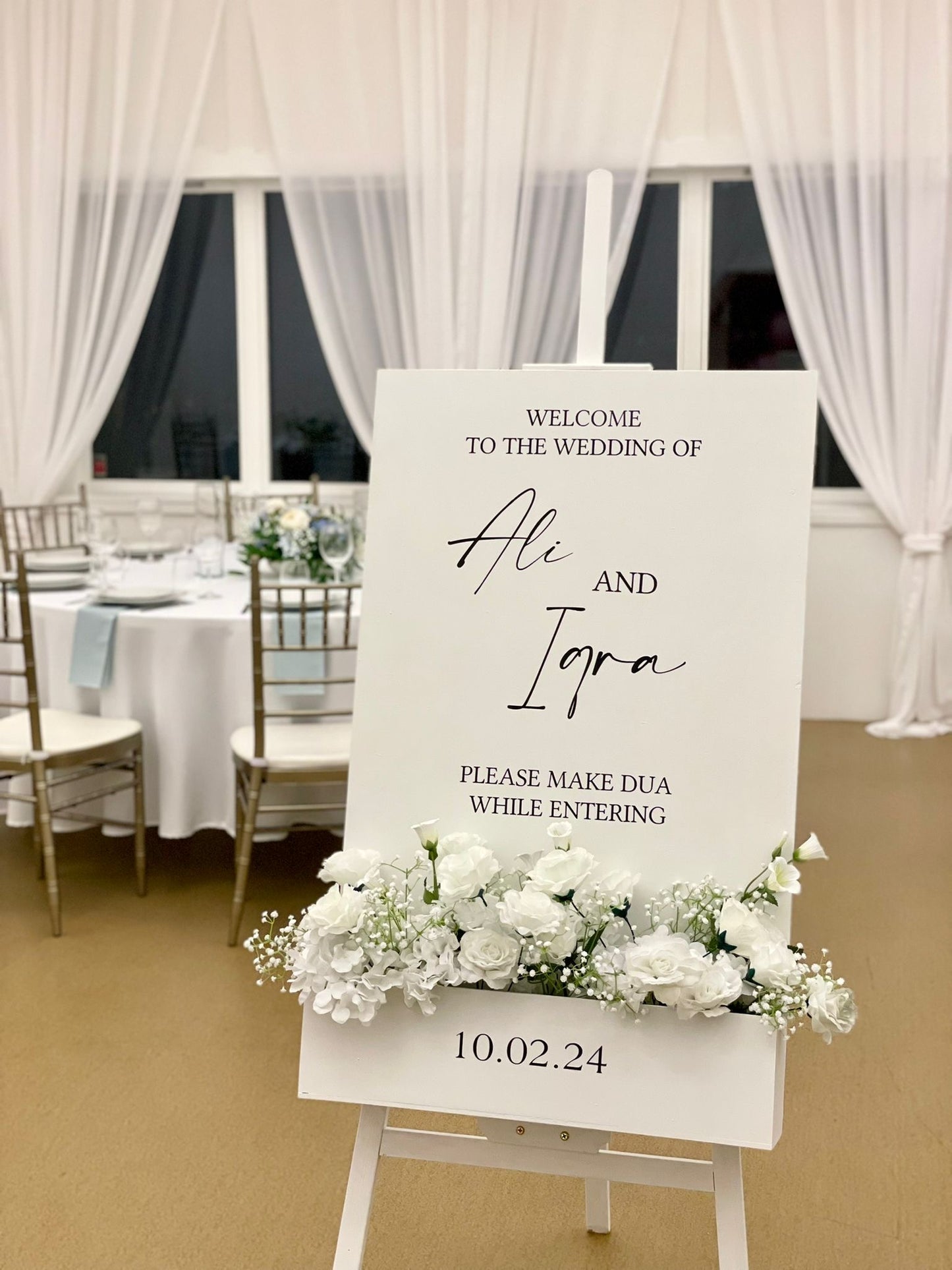 Personalisert velkomstskilt med blomster